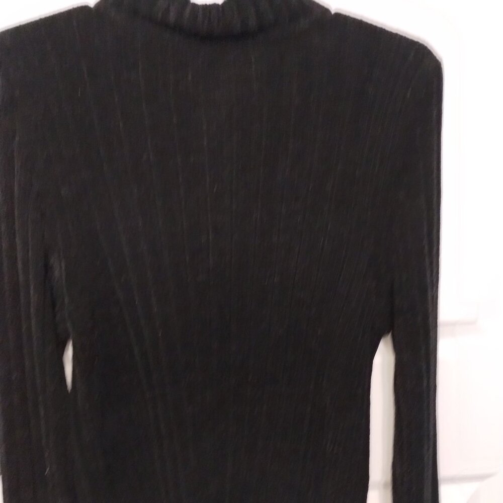 Sweaters - Picture 2 of 4